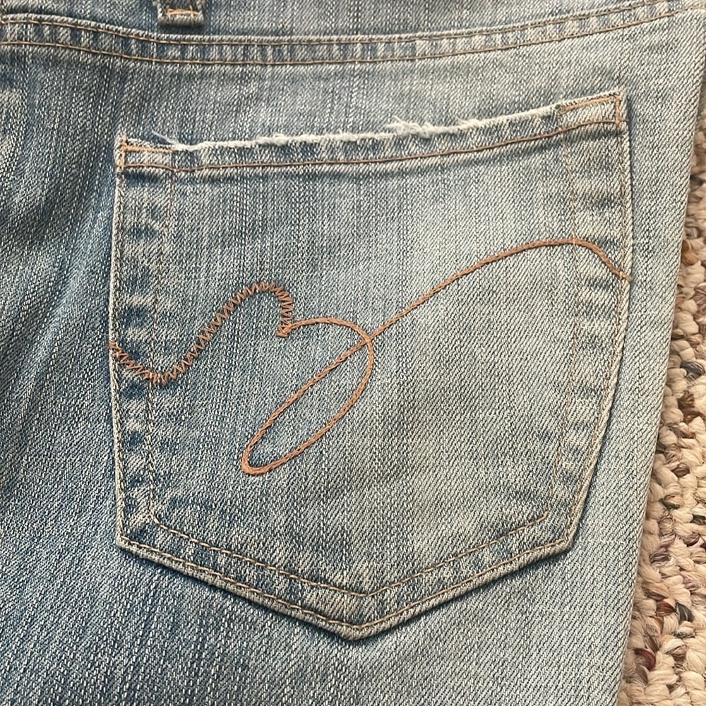 BandolinoBlu Distressed High Rise Denim Capris. 14P - Picture 5 of 11